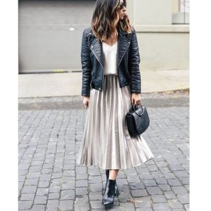 😍Abercrombie & Fitch Champagne Color Pleated Skirt